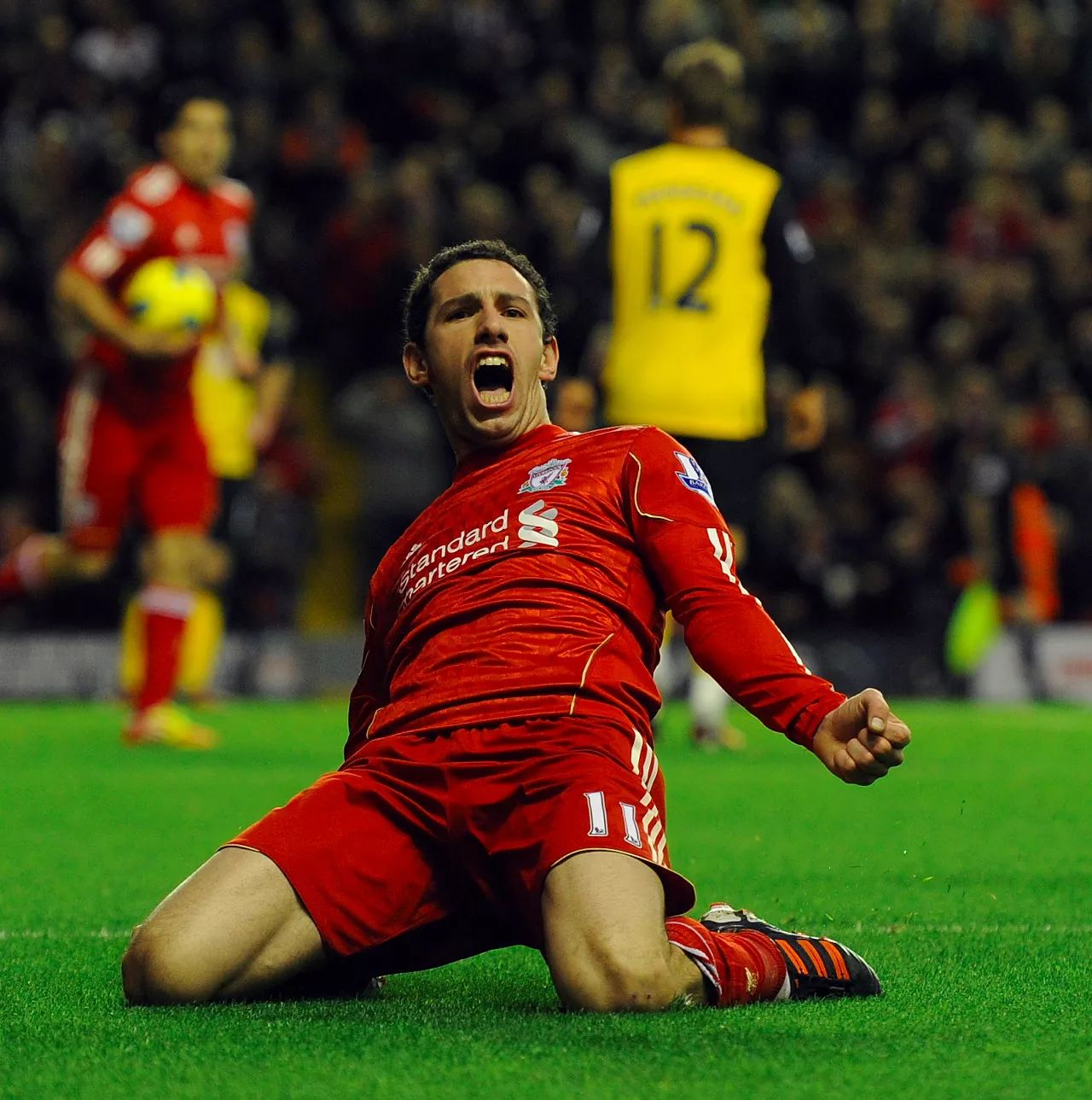 他在赛后采 他在赛后采